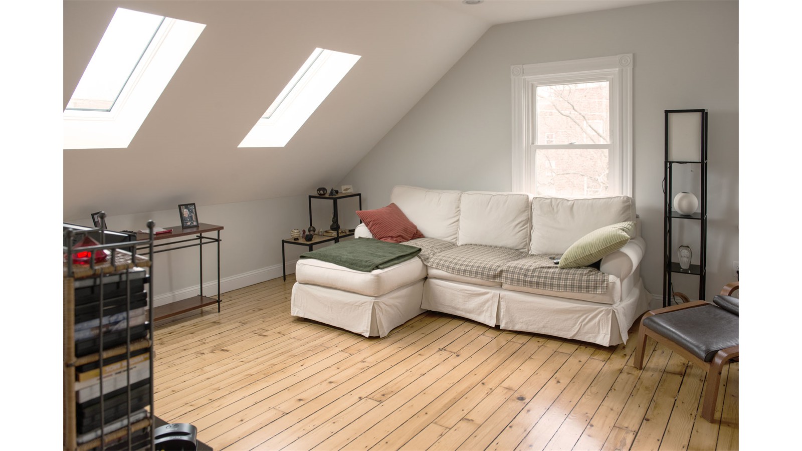 SECOND FLOOR LIVING ROOM