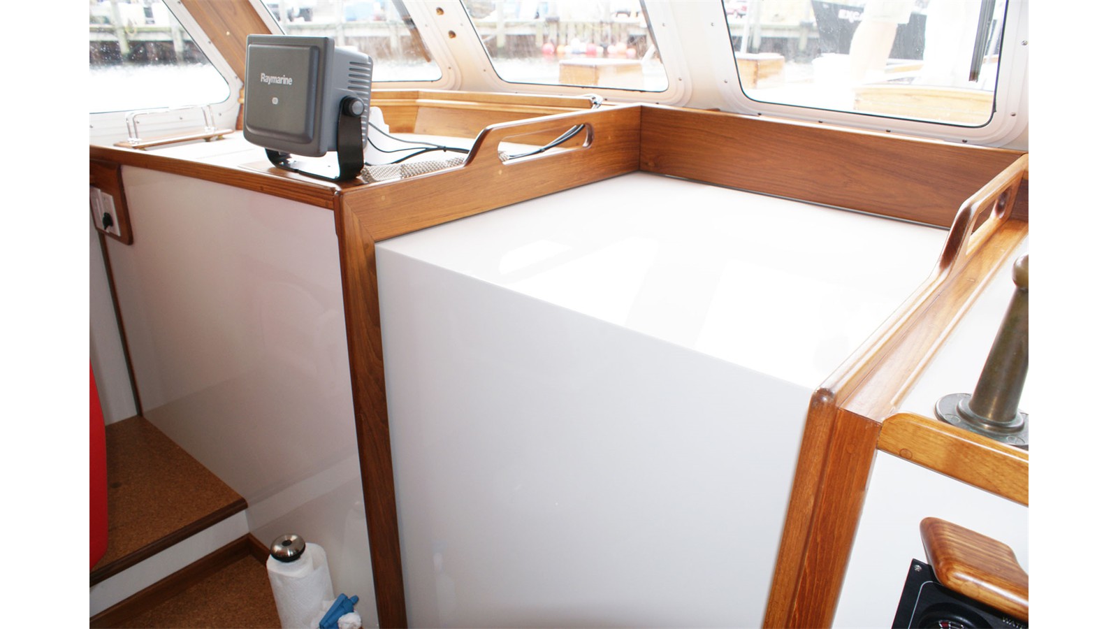 COMPANIONWAY-PRIVACY HATCH CLOSED