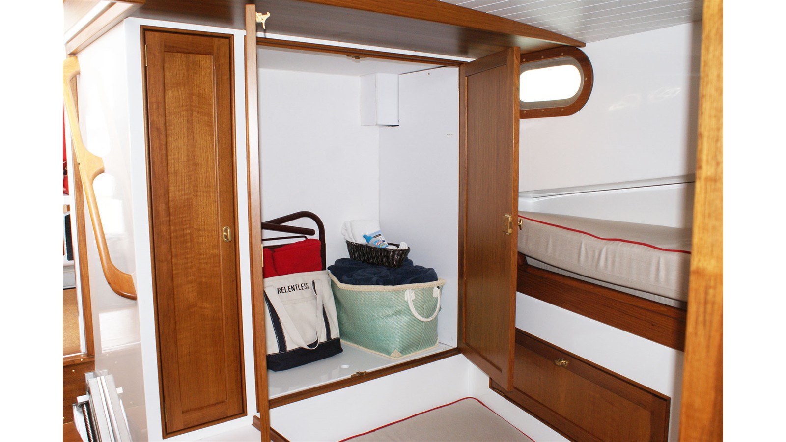 WHEELCHAIR LOCKER